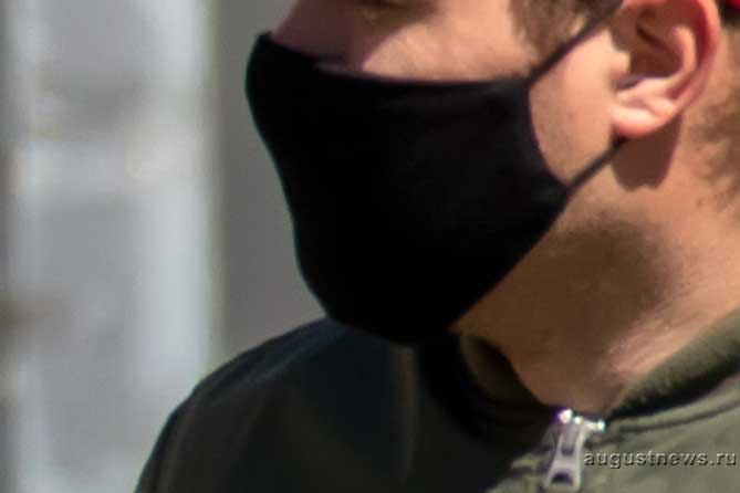 черная защитная маска