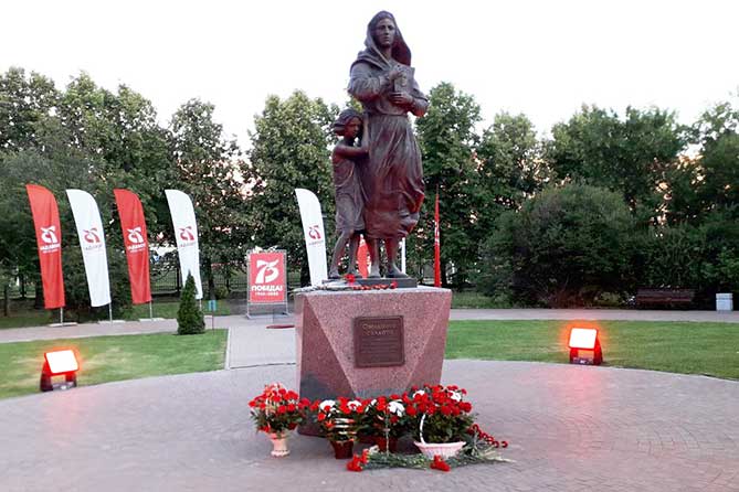 открытие памятника "Ожидание солдата"