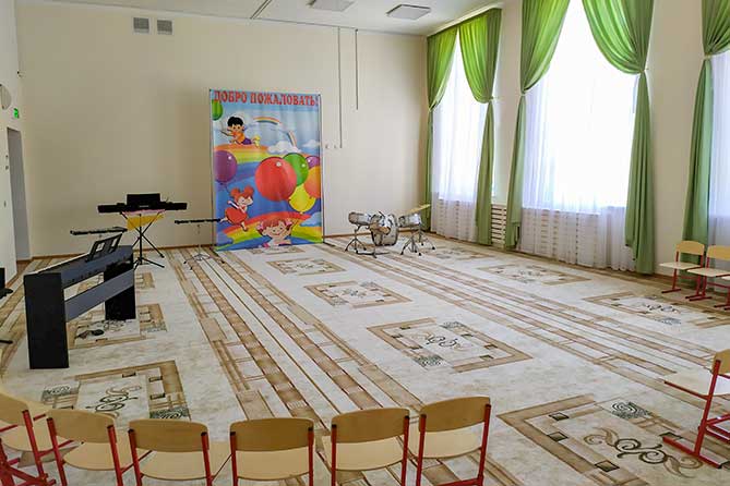 музыкальный зал в детсаду "Ладушки"