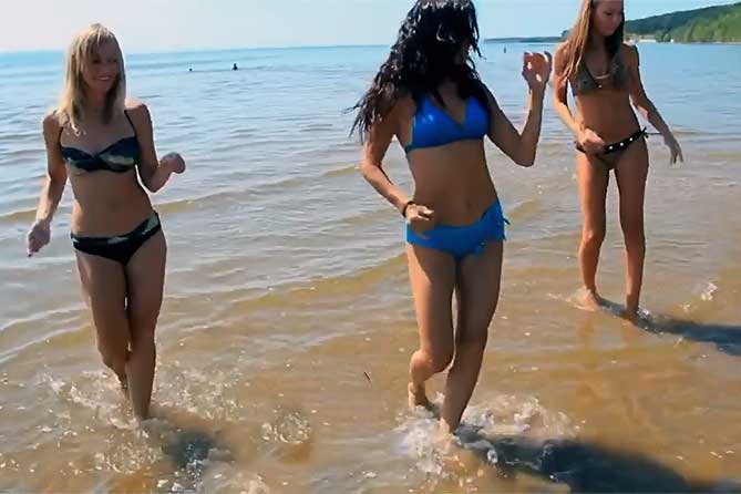 девушки на пляже в тольятти