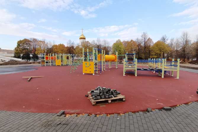строительство детской площадки в сквере имени Жилкина