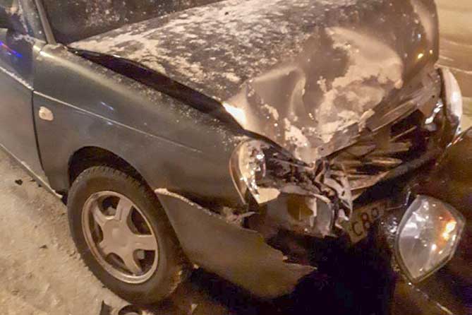 В аварии с участием трех автомобилей на улице Дзержинского пострадала пассажирка "Приоры" ДТП 23 ноября 2020 года в Автозаводском районе
