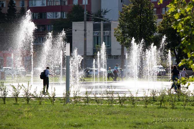 сухой фонтан в сквере 50-летия АВТОВАЗа