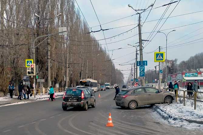 столкнулись автомобили