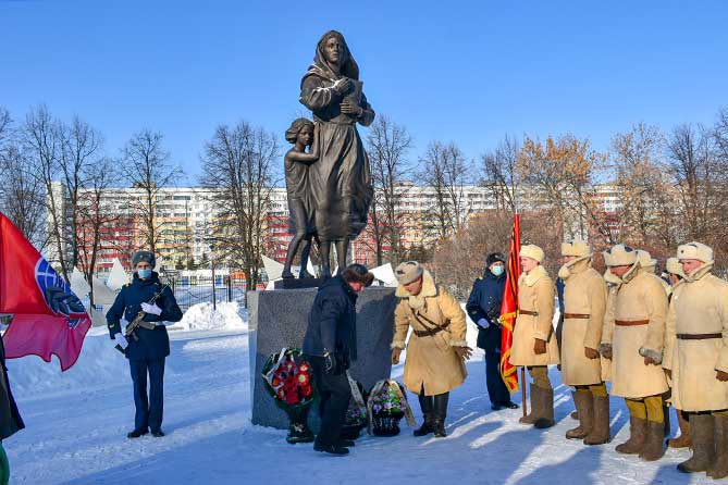 возложение цветов в парке Победы