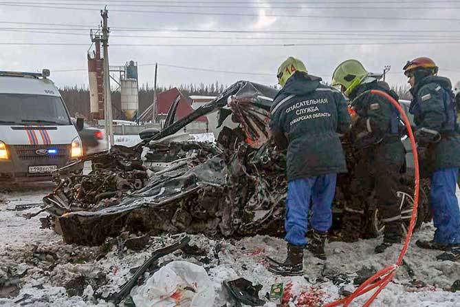 спасатели на месте ДТП 8 марта 2021 года в Красноярском районе