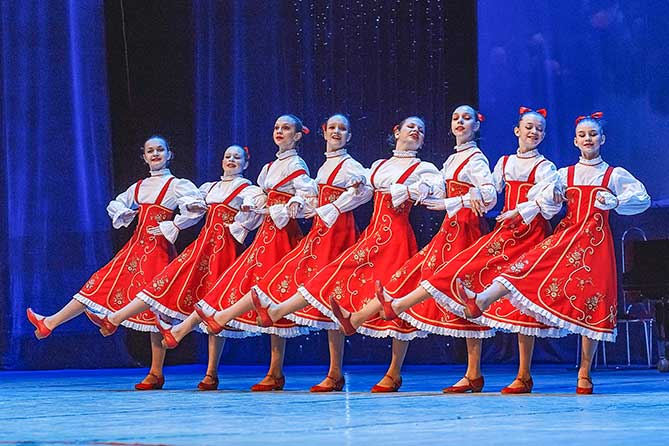 выступление танцевального коллектива в КЦ "Автоград"