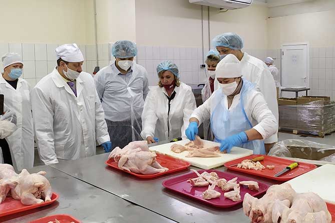 цех разделки мяса в компании "ДАНА"