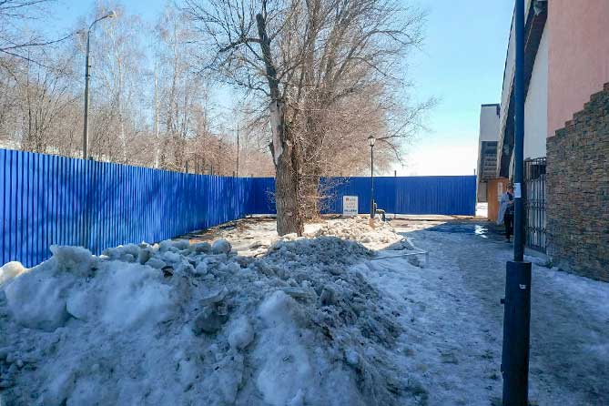 забор на набережной Автозаводского района