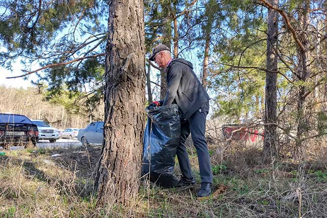 глава города на субботнике на набережной Комсомольского района