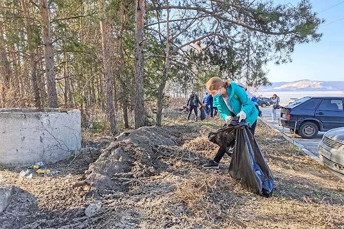 субботник на набережной Комсомольского района