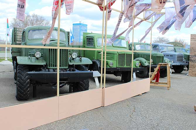 грузовики на выставке в парке Сахарова