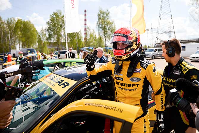 пилот команды LADA Sport ROSNEFT