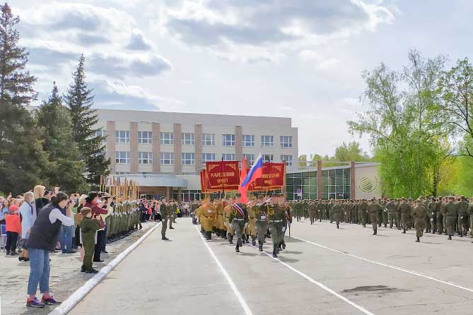 парад курсанто Военного центра ТГУ