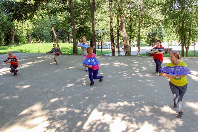 гимнастика ушу для пенсионеров в парке