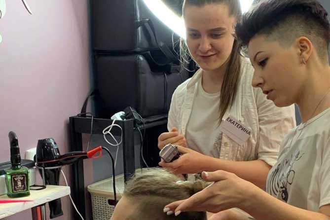 обучение подростком парикмахерскому делу