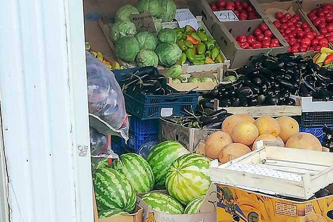 арбузы и дыни на рынке