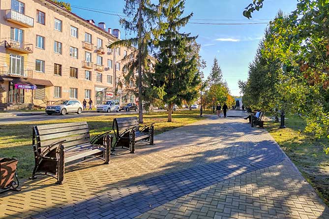 новая брусчатка на аллее Молодежного бульвара