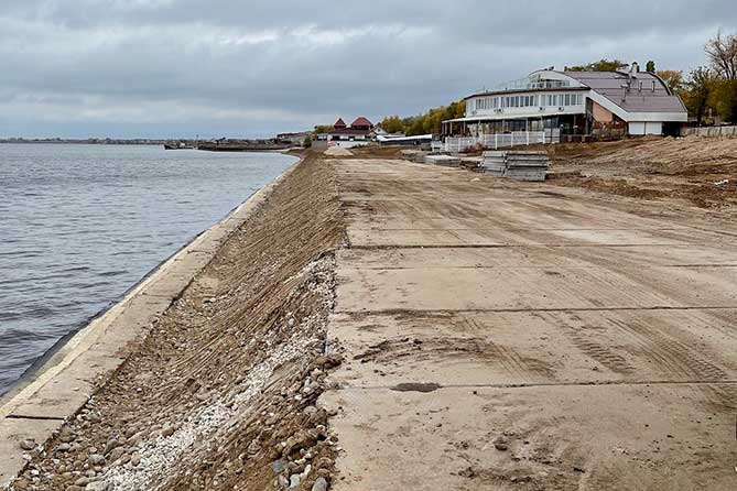 бетонные плиты на набережной 2 октября 2021