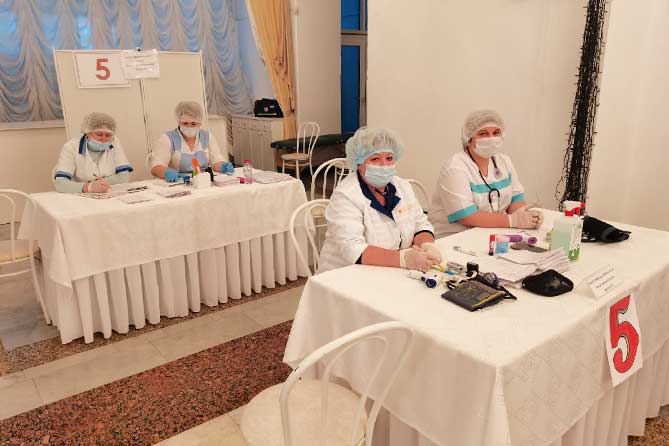 медработники на вакцинации в ДК "Тольяттиазот"