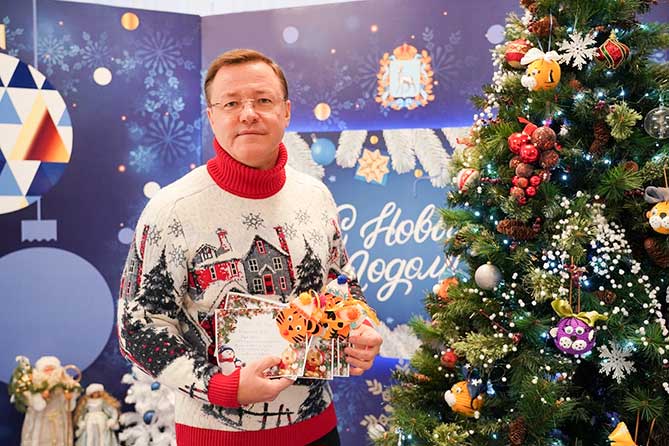 губернатор возле "Елки желаний"