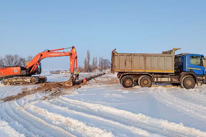 техника работает на строительстве набережной 29 января 2022 года