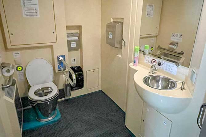 туалет в поезде