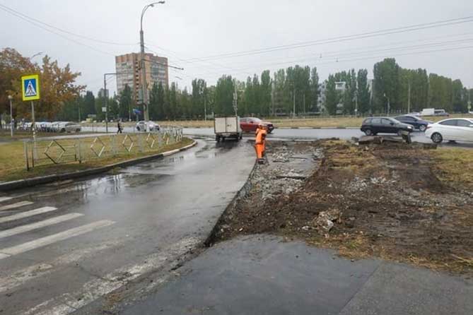 сужение проезжей части в 5 квартале при выезде с Ленинского проспекта на проспект Степана Разина