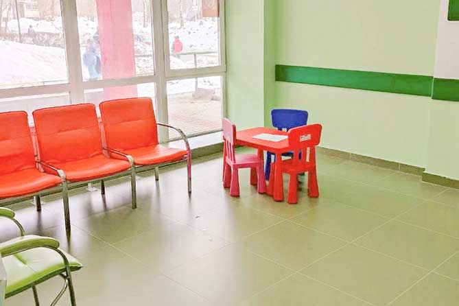 игорвая зона в холле детского отделения поликлиники 1