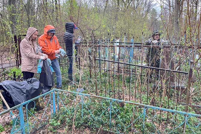 уборка на могиле ветерана ВОВ