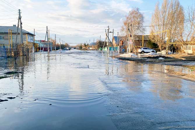 затопленная улица в Нижнем Санчелеево 3 апреля 2022 года