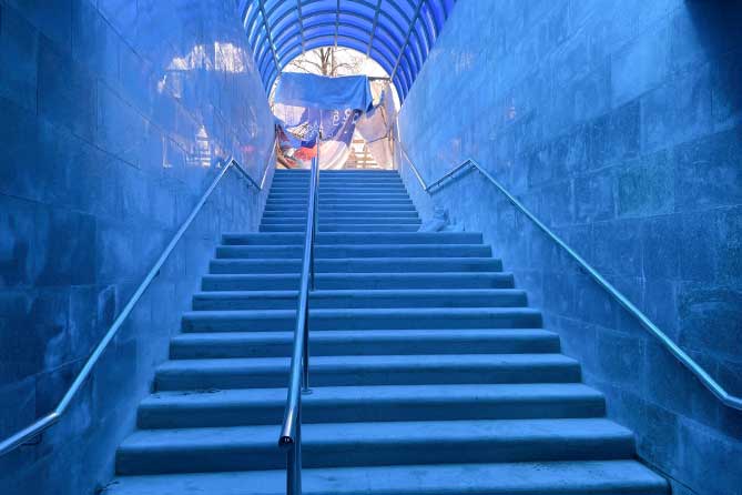 лестница в подземного переходе на Свердлова 5 мая 2022 года