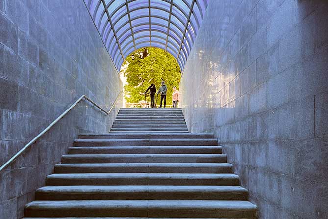 лестница в подземном переходе на Свердлова 29-05-2022
