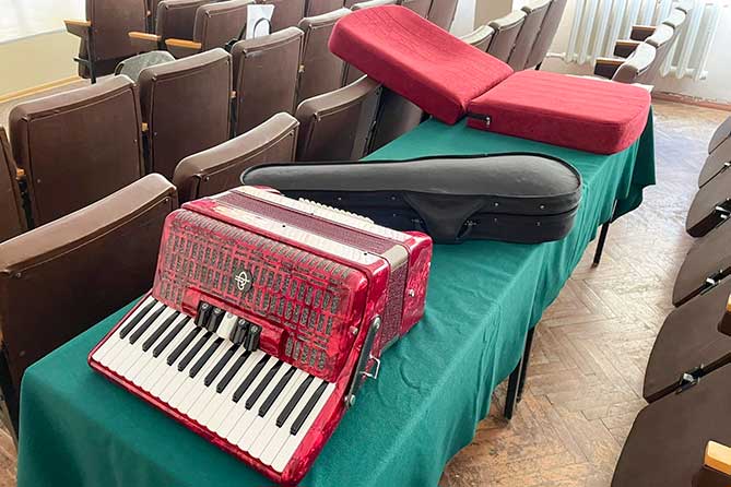 новые музыкальные инструменты в школе имени Балакирева
