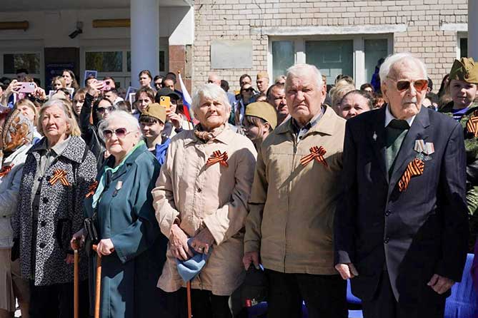ветераны на торжественном мероприятии в ТГУ