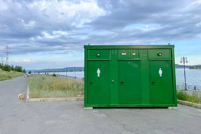 туалет на набережной Комсомольского района 27 июня 2022 года