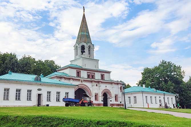 коломенское передние ворота государева двора Передние ворота Государева двора в Коломенском