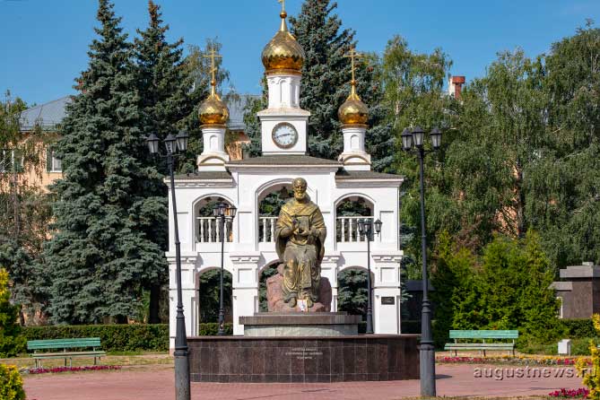 часовня и памятник Николаю Чудотворцу