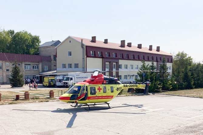 вертолет санавиации возле больницы
