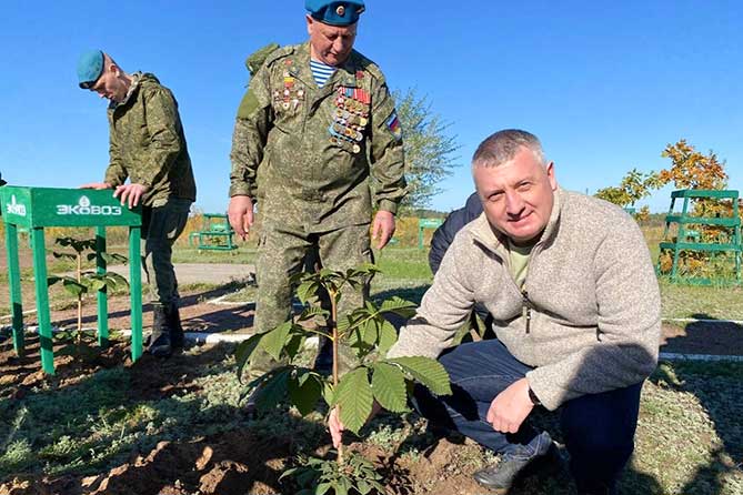 посадка каштанов в лесу Памяти