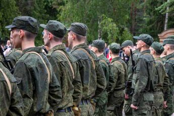 солдаты в строю