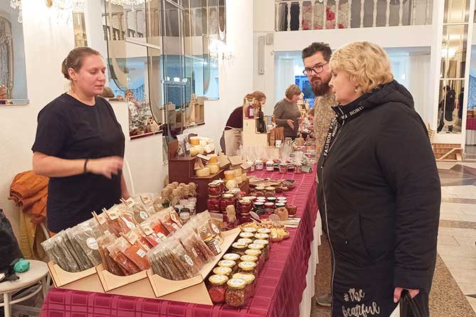 осенняя ярмарка в ДК Тольяттиазот