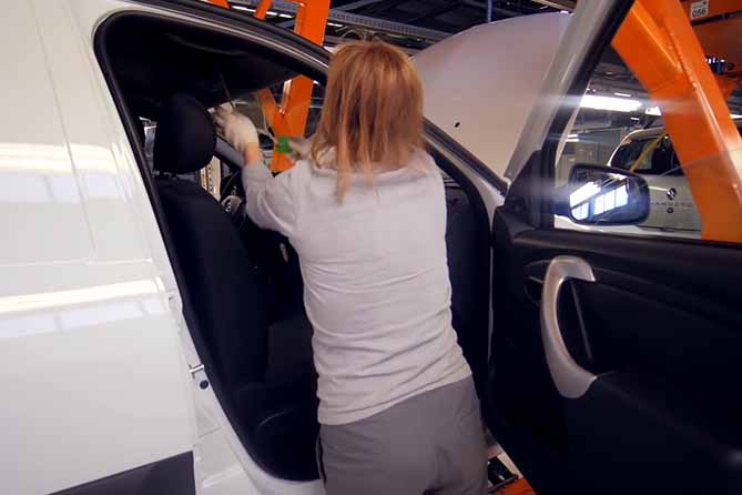 девушка сотрудник автоваз