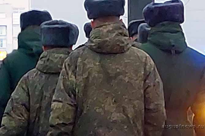 солдаты в строю