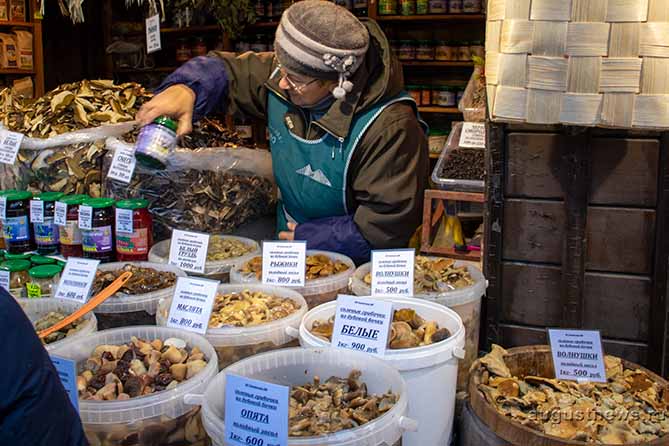 грибы на ярмарке продают грибы