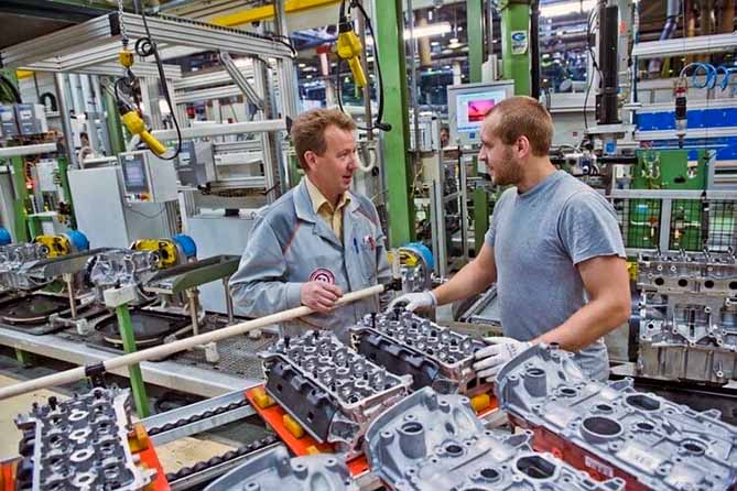 наставник и рабочий