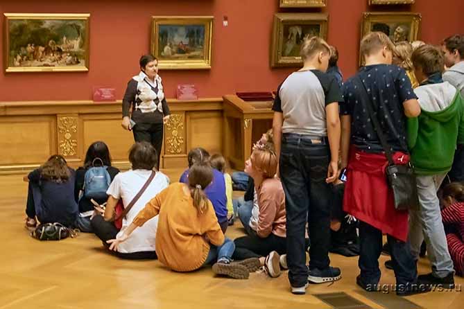 школьники в музее