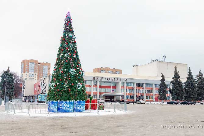новогодняя елка на Центральной площади