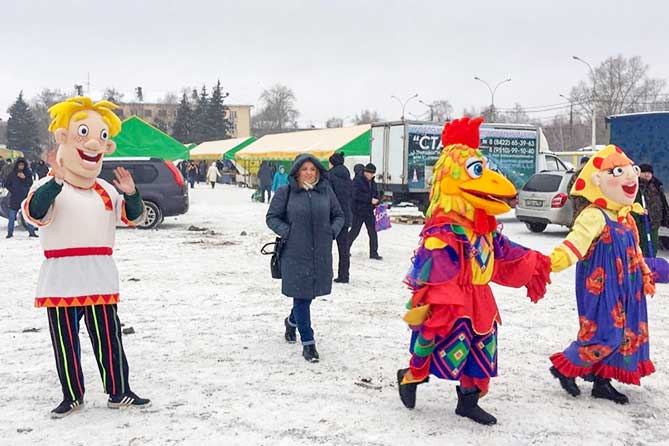 сказочные герои на ярмарке