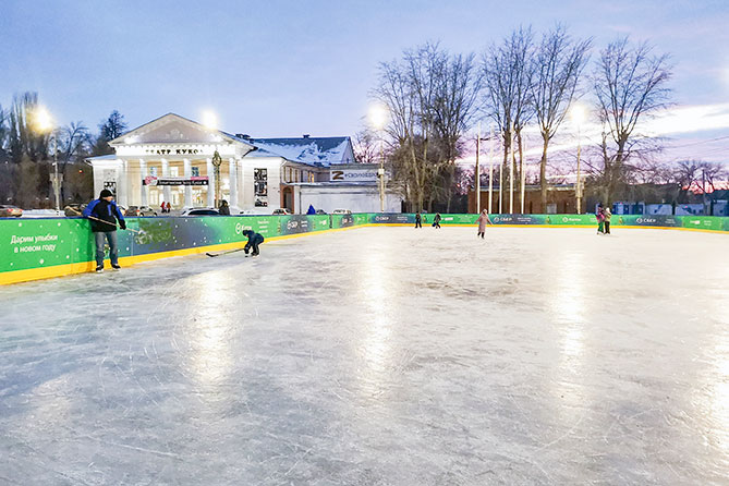 каток лед корт площадь свободы каток на площади Свободы